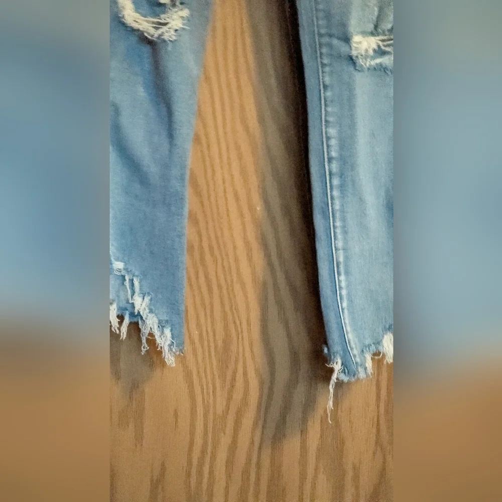 American Eagle Outfitters High Rise Crop Light Blue Distressed Jeans - Picture 9 of 15